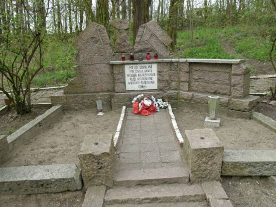Pomnik na cmentarzu żydowskim w Szubinie