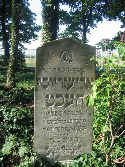 macewa na cmentarzu żydowskim w Wołczynie